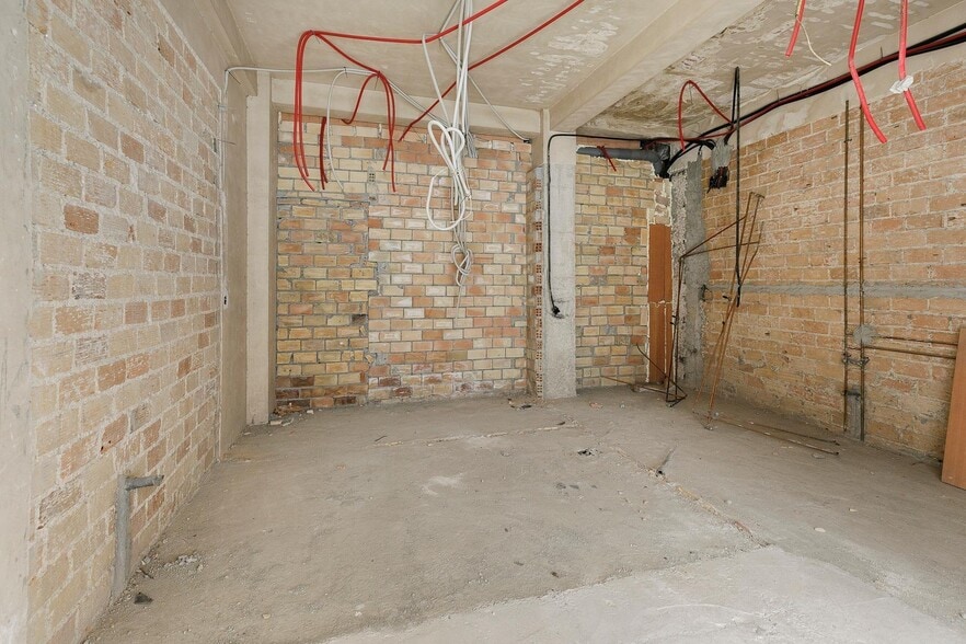 Calle Tierra del Fuego, 1-1, Granada, Granada for sale - Interior Photo - Image 2 of 7