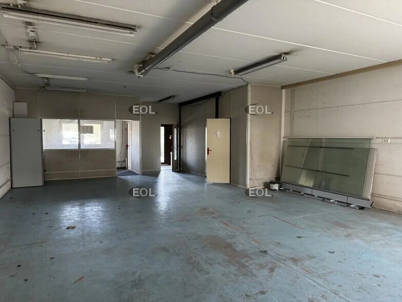 Light Industrial in Massy to rent - Interior Photo - Image 3 of 5