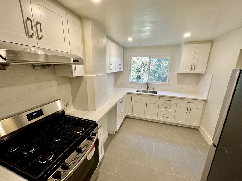 2247 Ivy Dr, Oakland, CA for sale - Building Photo - Image 3 of 52