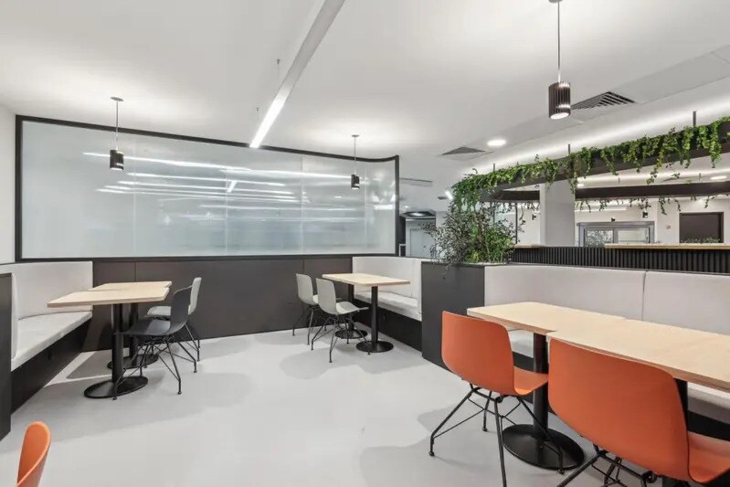 22 Quai Gallieni, Suresnes to rent - Building Photo - Image 3 of 32