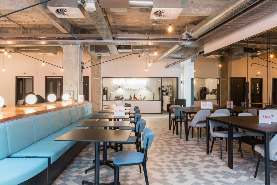 256-260 Old St, London to rent - Building Photo - Image 2 of 15