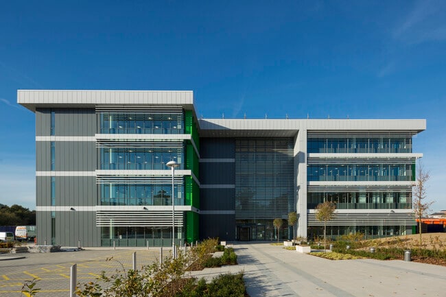 More details for 4 Gatwick Rd, Crawley - Office to Rent