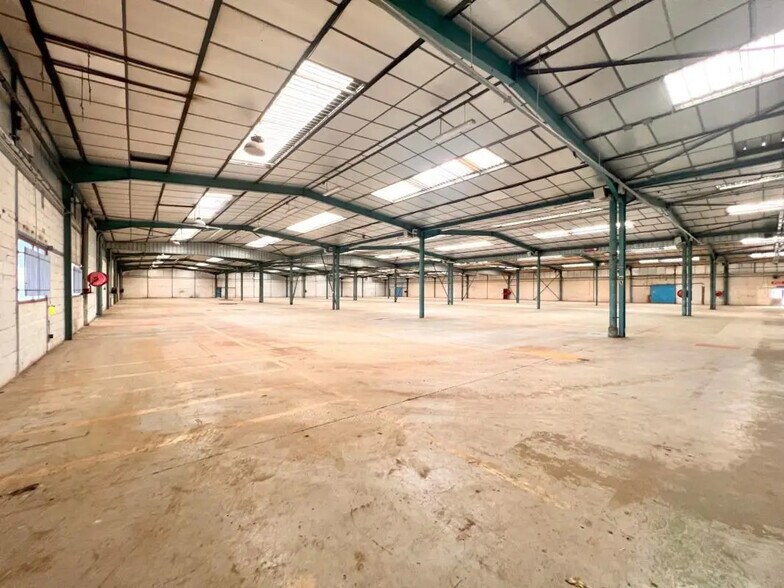 Office in Coignières to rent - Interior Photo - Image 2 of 15