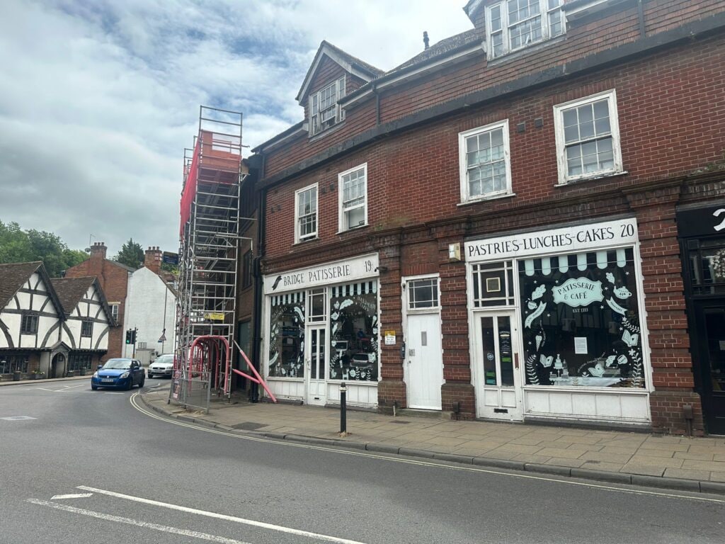 18-24 Bridge St, Winchester to rent Building Photo- Image 1 of 4