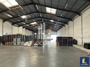 Light Industrial in Marseille to rent Interior Photo- Image 2 of 4