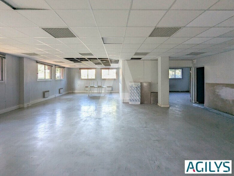 3 Avenue De La Baltique, Villebon-sur-Yvette to rent - Interior Photo - Image 1 of 11