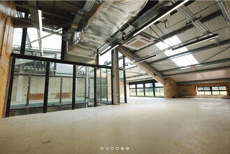 Tannery Lane, Send for rent Interior Photo- Image 2 of 3