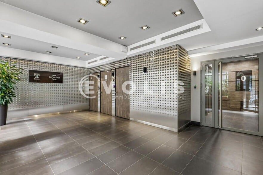 11 Rue Louis - Philippe, Neuilly-sur-Seine to rent - Building Photo - Image 3 of 14