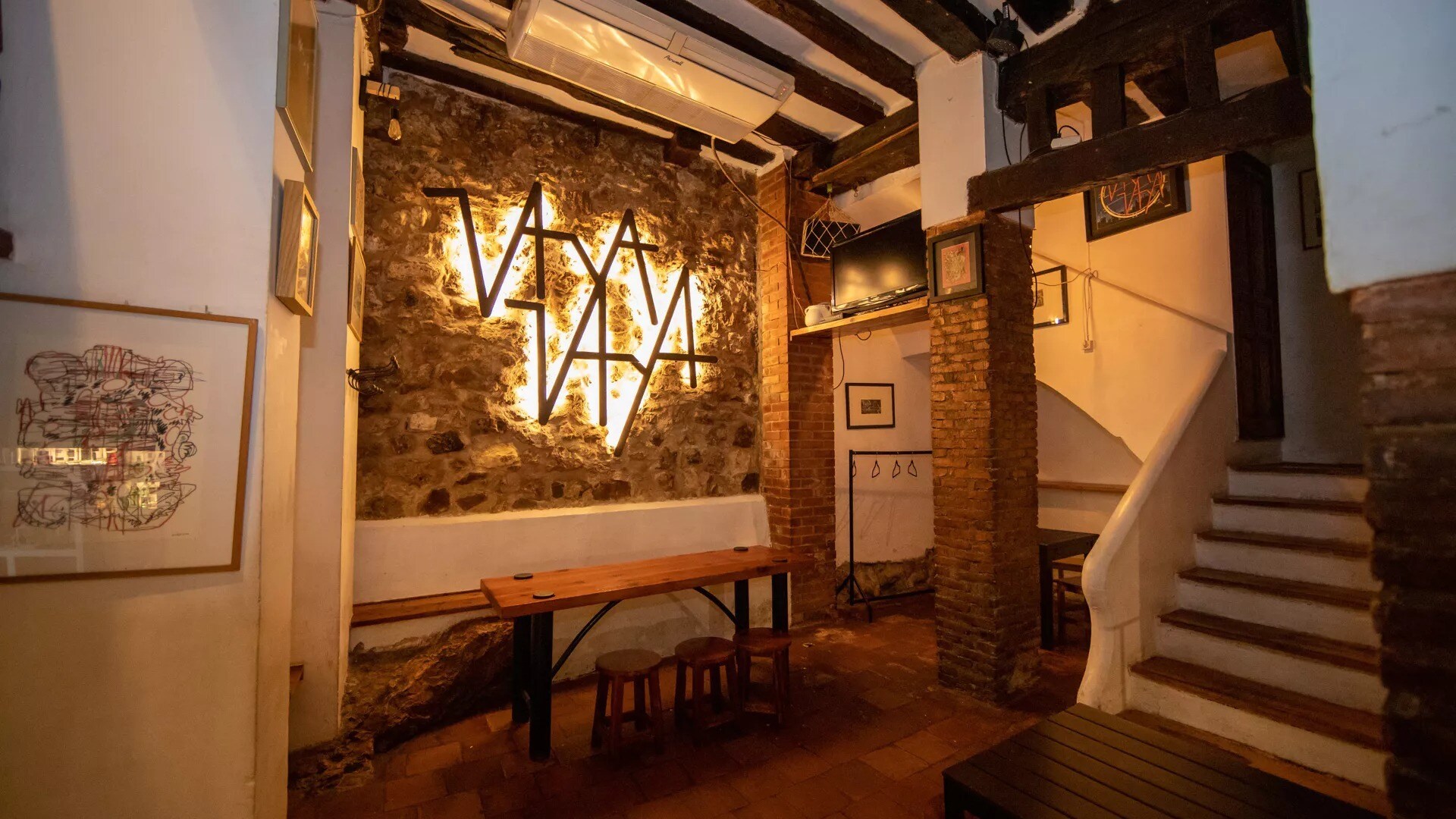 Retail in Cuenca, Cuenca to rent Building Photo- Image 1 of 2