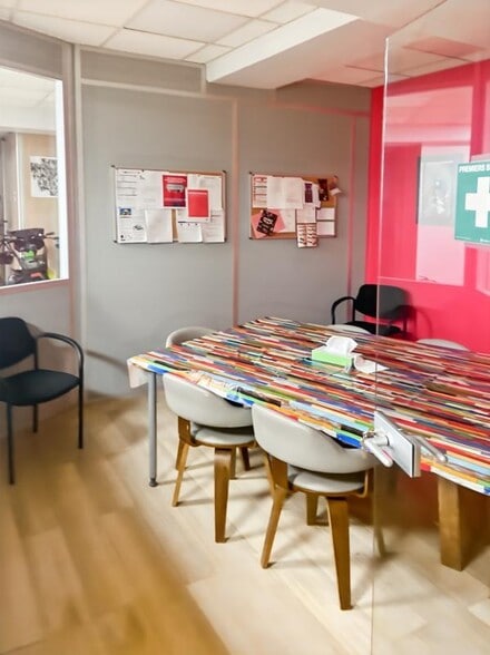 85 Rue Rivay, Levallois-Perret to rent - Interior Photo - Image 3 of 4