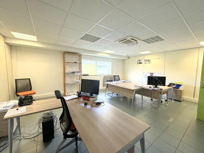Office in Houilles to rent - Interior Photo - Image 1 of 11