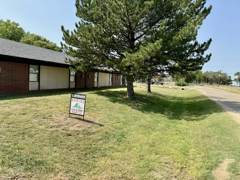 410 N Fisher St, Glasco, KS for sale - Primary Photo - Image 1 of 23