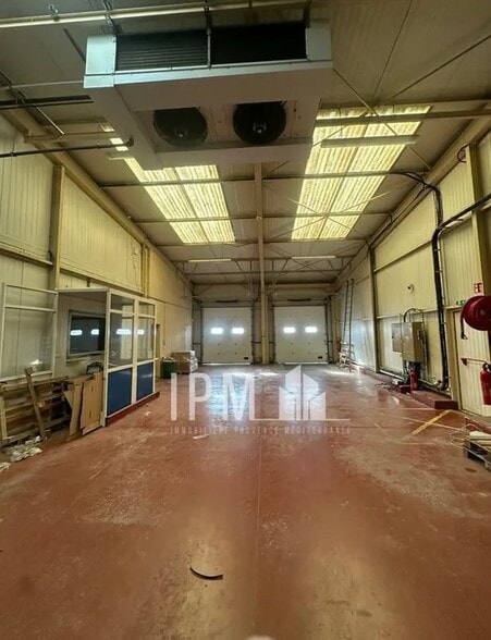 Light Industrial in Lançon-Provence for sale - Interior Photo - Image 2 of 3