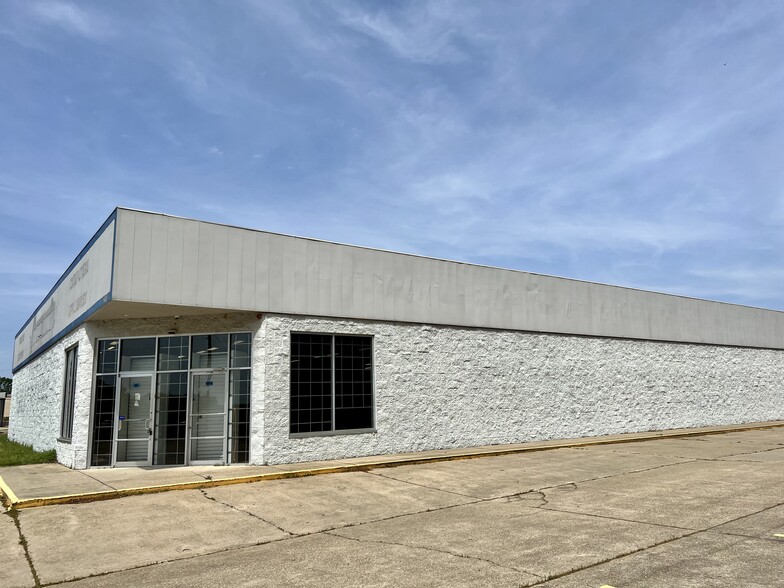 2850 N Market St, Shreveport, LA for rent - Building Photo - Image 1 of 50