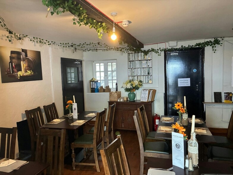 26 High St, Exeter for sale - Interior Photo - Image 3 of 11