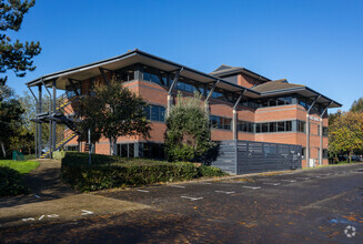 Port Way, Portsmouth for rent Building Photo- Image 1 of 12