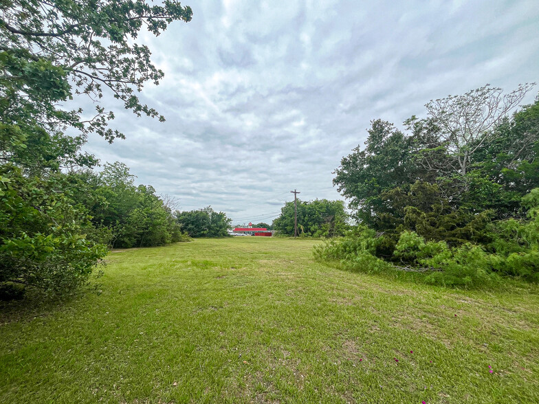 1806 Barak Ln, Bryan, TX for sale - Building Photo - Image 2 of 5