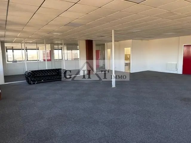 Location Bureaux 236 m² - Photo 1