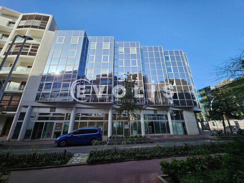 Office in Montrouge to rent - Building Photo - Image 1 of 9