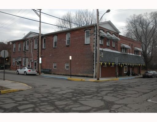 395-397 Connecticut Ave, Rochester, PA for rent - Primary Photo - Image 1 of 2