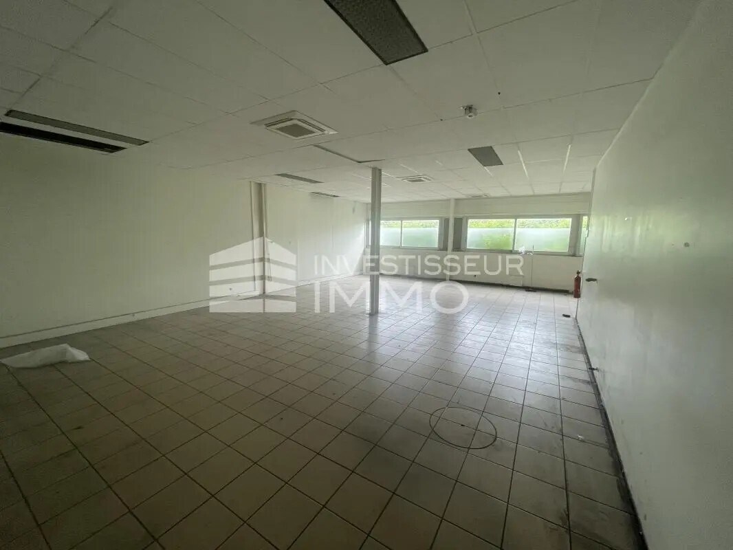Light Industrial in Torcy to rent Interior Photo- Image 1 of 4
