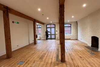 Smythen St, Exeter to rent Interior Photo- Image 2 of 2