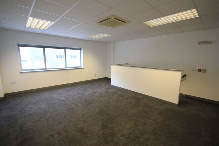 Unit 2 Boxley Rd, Maidstone to rent - Interior Photo - Image 3 of 4