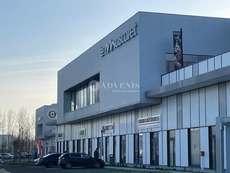 Retail in Bègles to rent - Building Photo - Image 2 of 9