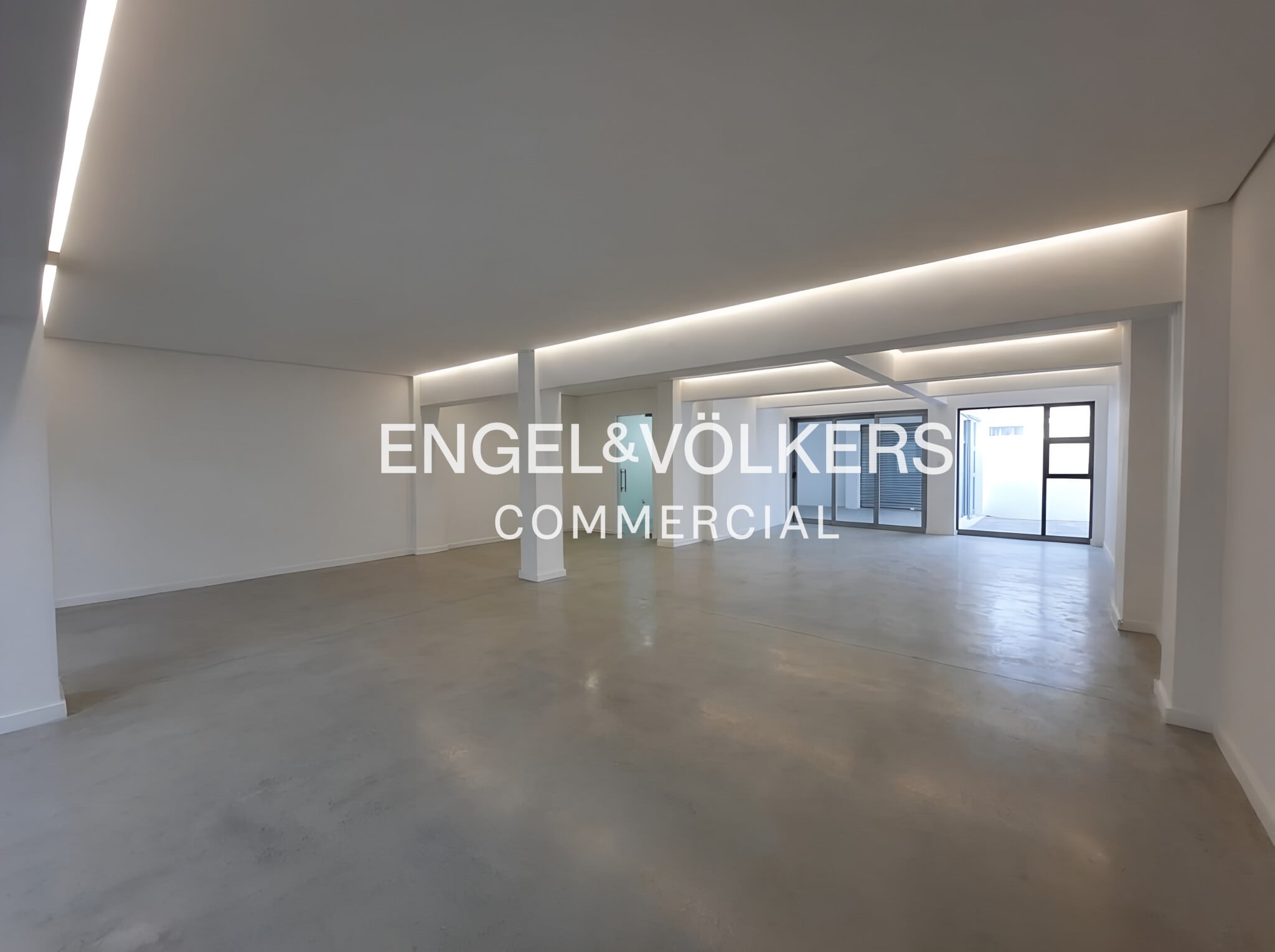 Retail in Esplugues de Llobregat, Barcelona to rent Interior Photo- Image 1 of 4