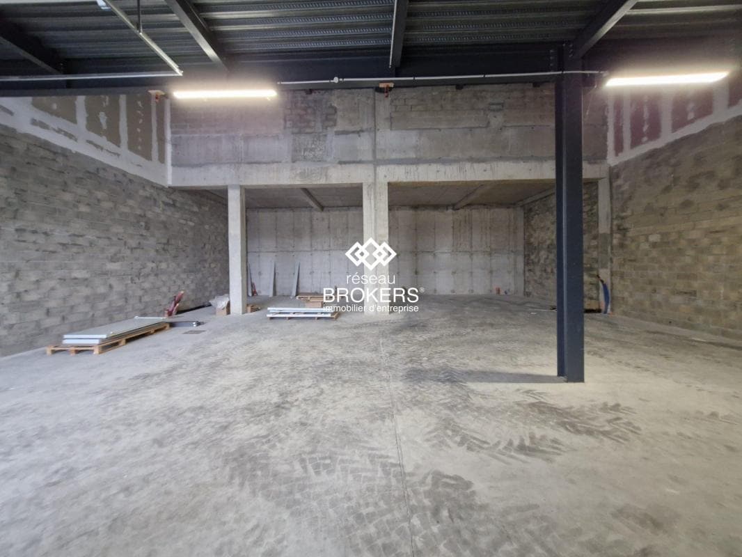 Industrial in Montfermeil to rent Building Photo- Image 1 of 5