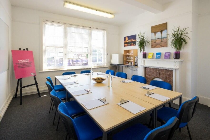 Old Shoreham Rd, Hove to rent - Interior Photo - Image 3 of 8