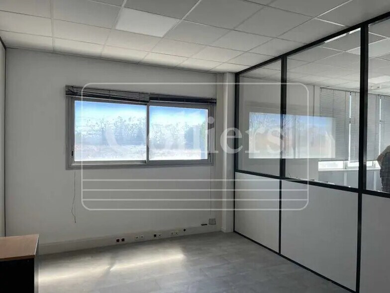 Office in Marseille to rent - Interior Photo - Image 2 of 9