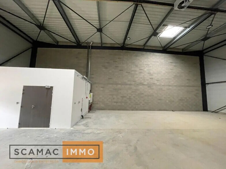 Office in Savigny-le-Temple to rent - Interior Photo - Image 3 of 4