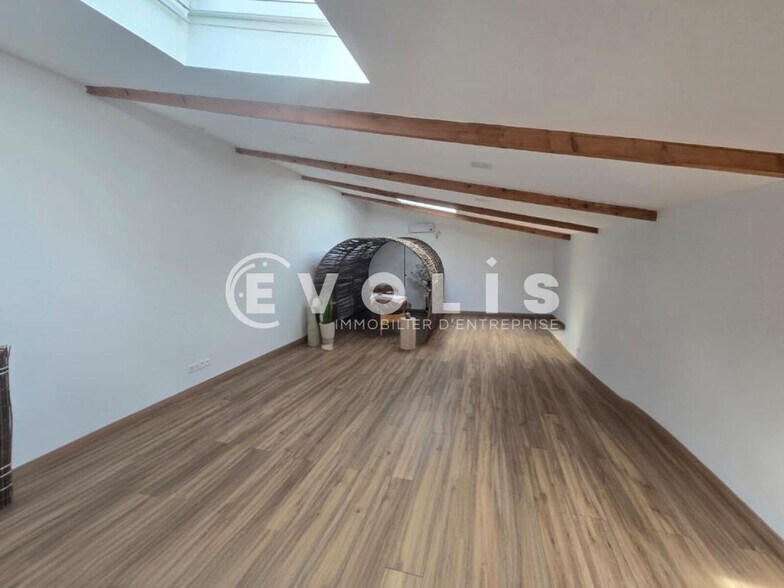 Retail in Viry Chatillon to rent - Building Photo - Image 3 of 6