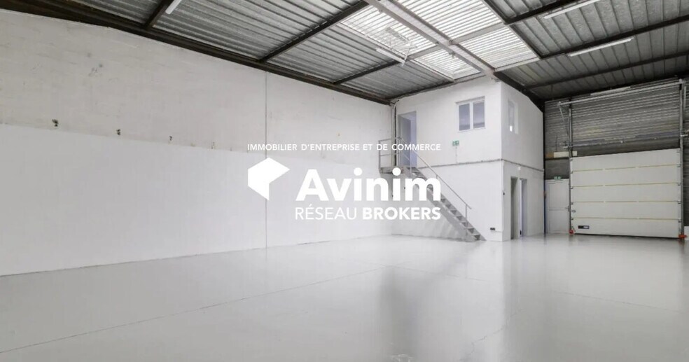 Industrial in SAINT-OUEN-L'AUMONE to rent - Interior Photo - Image 1 of 2