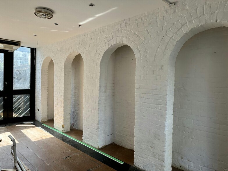 93-95 Queen St, Maidenhead to rent - Building Photo - Image 3 of 3