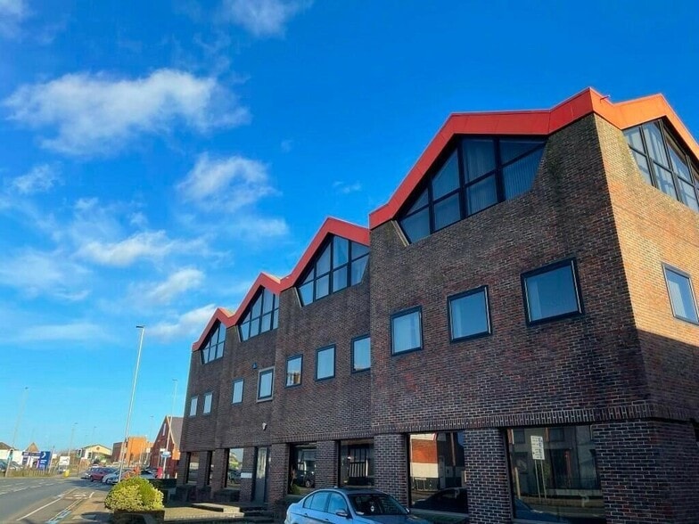 36 North Quay, Great Yarmouth to rent - Building Photo - Image 1 of 6