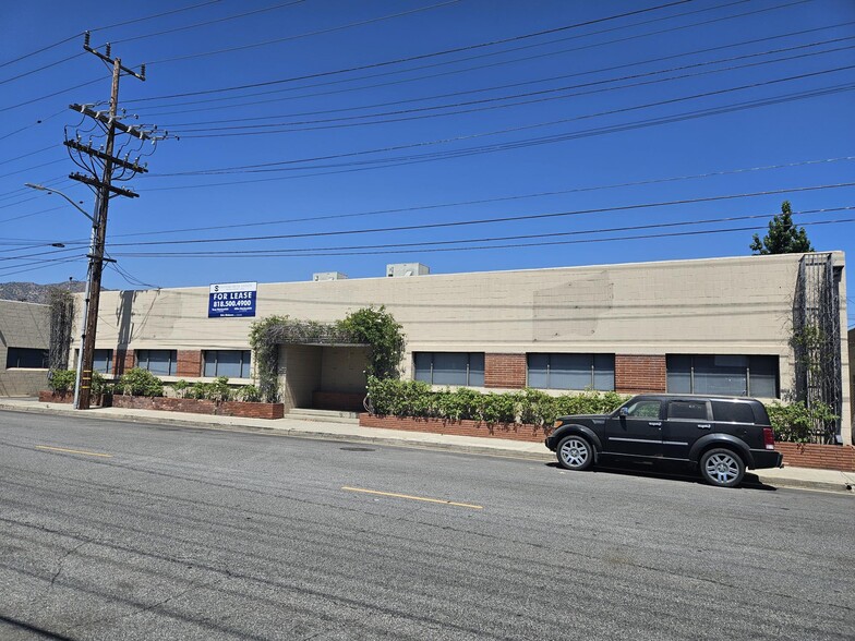 2522 N Ontario St, Burbank, CA for rent - Building Photo - Image 2 of 12