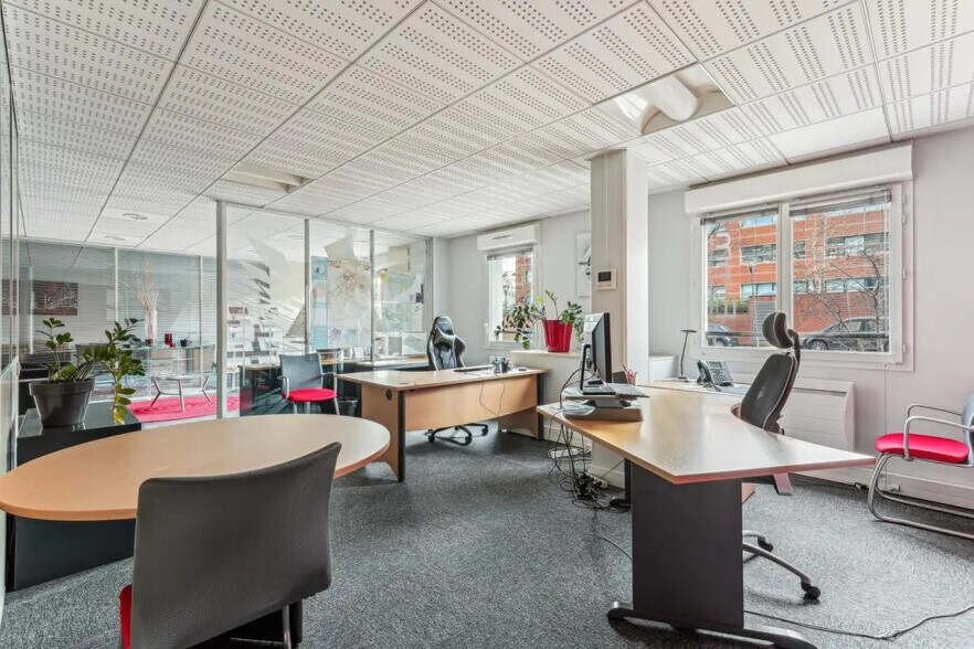 10 Mail Atlantis, Massy to rent - Interior Photo - Image 3 of 14