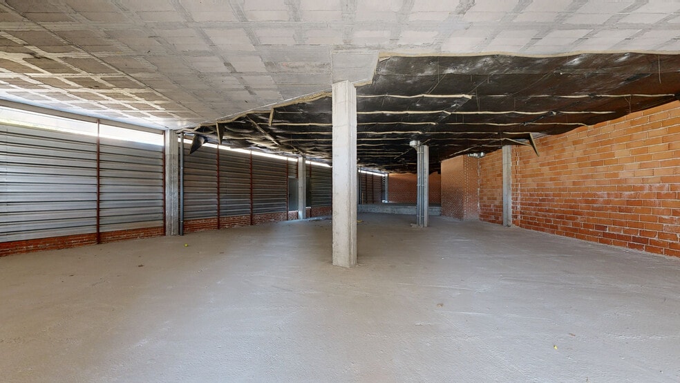 Avenida del Leguario, 49, Parla, Madrid to rent - Matterport 3D Scan - Image 2 of 17