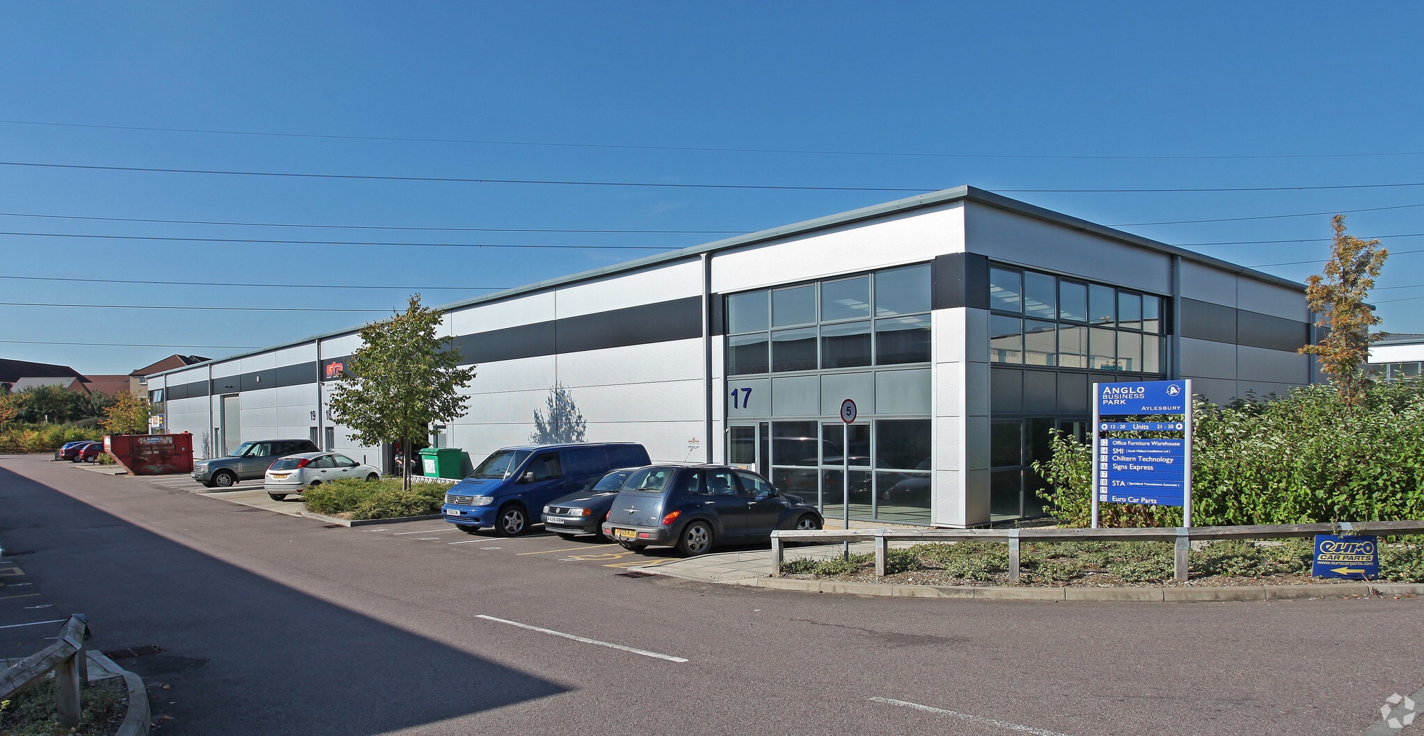 Smeaton Clos, Aylesbury for sale Primary Photo- Image 1 of 1