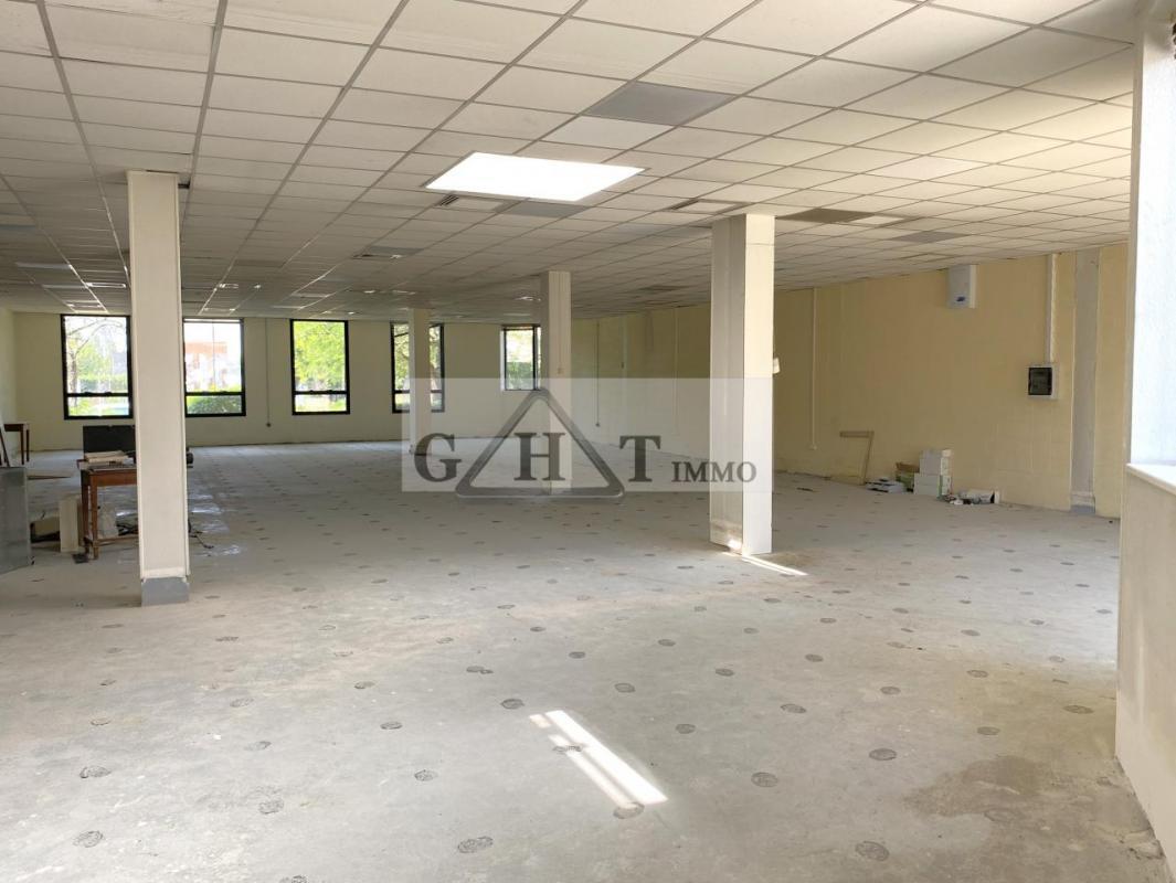 Industrial in Massy to rent Interior Photo- Image 1 of 3