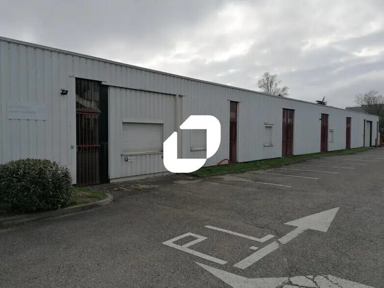 54 Avenue De L'Industrie, Rillieux-la-Pape to rent - Building Photo - Image 3 of 8
