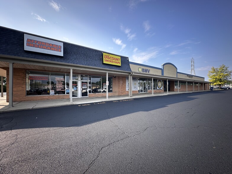 6001 Bluffton Rd, Fort Wayne, IN for rent - Building Photo - Image 3 of 10