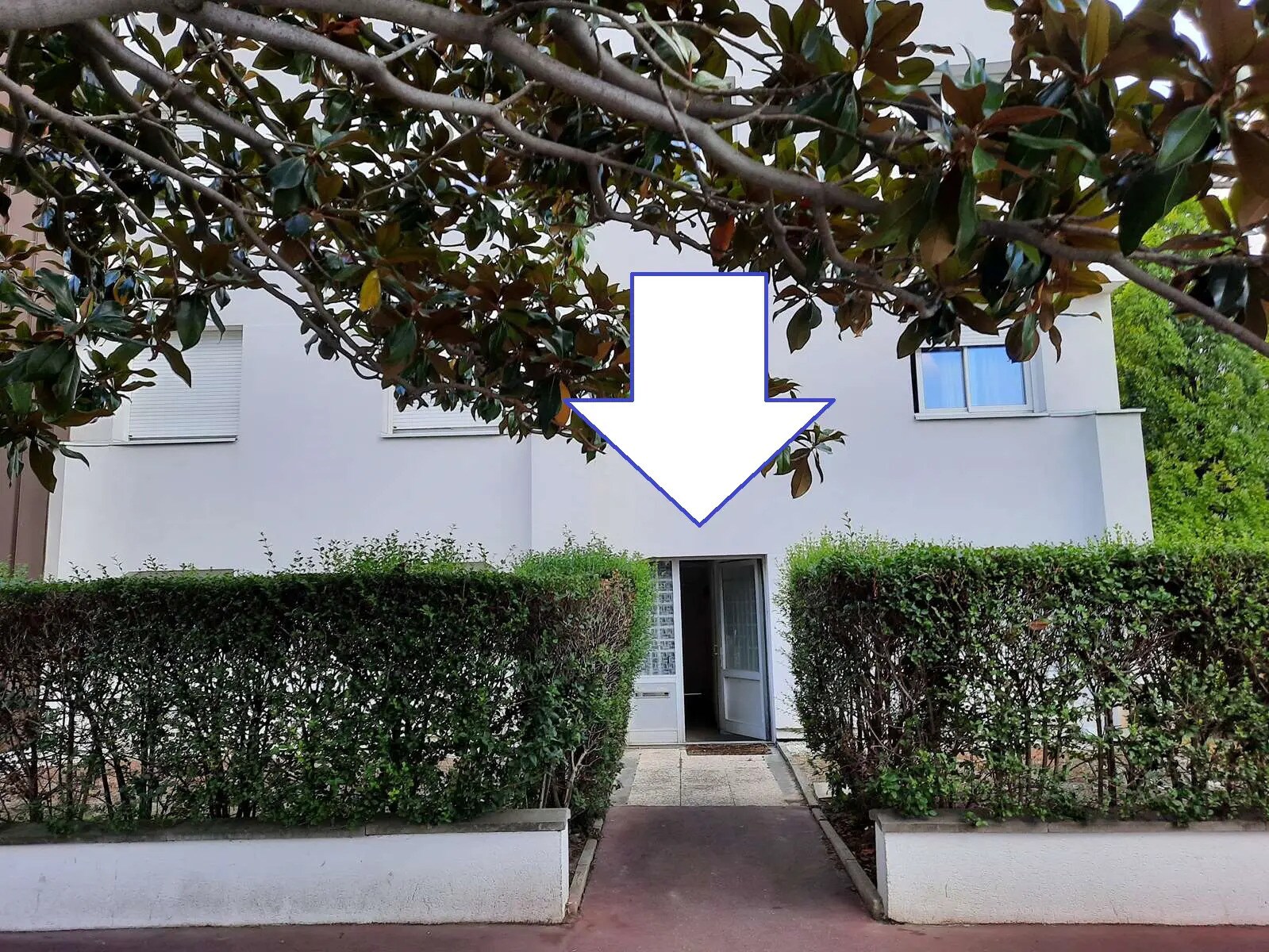 Office in Suresnes to rent Building Photo- Image 1 of 6