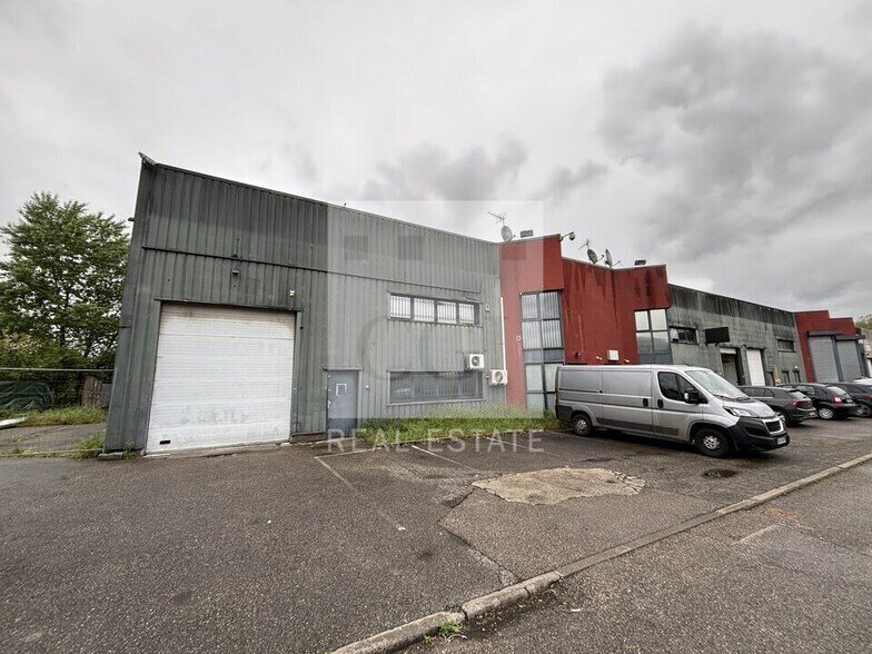 Light Industrial in Villeurbanne for sale - Building Photo - Image 1 of 12