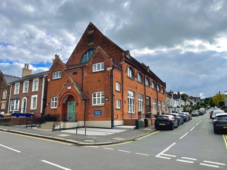 Lesbourne Rd, Reigate to rent - Building Photo - Image 1 of 5