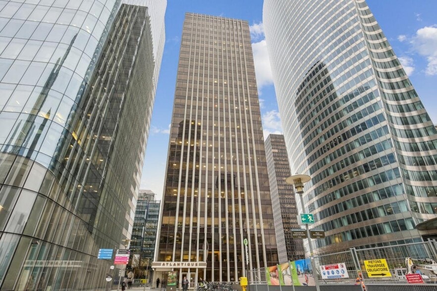 1 Place De La Pyramide, Puteaux to rent - Building Photo - Image 2 of 16