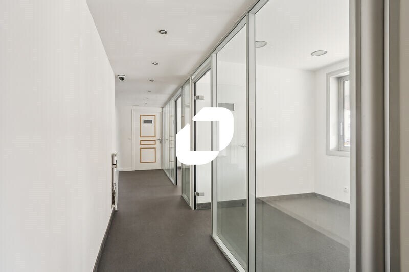 Office in Courbevoie for sale - Building Photo - Image 3 of 13