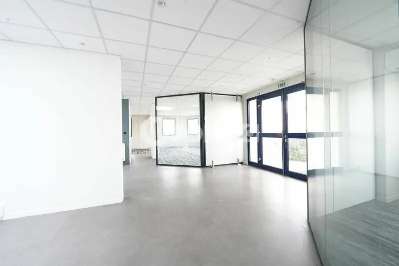 5 Chemin Du Favier, Saint-Genis-Laval to rent - Interior Photo - Image 2 of 47